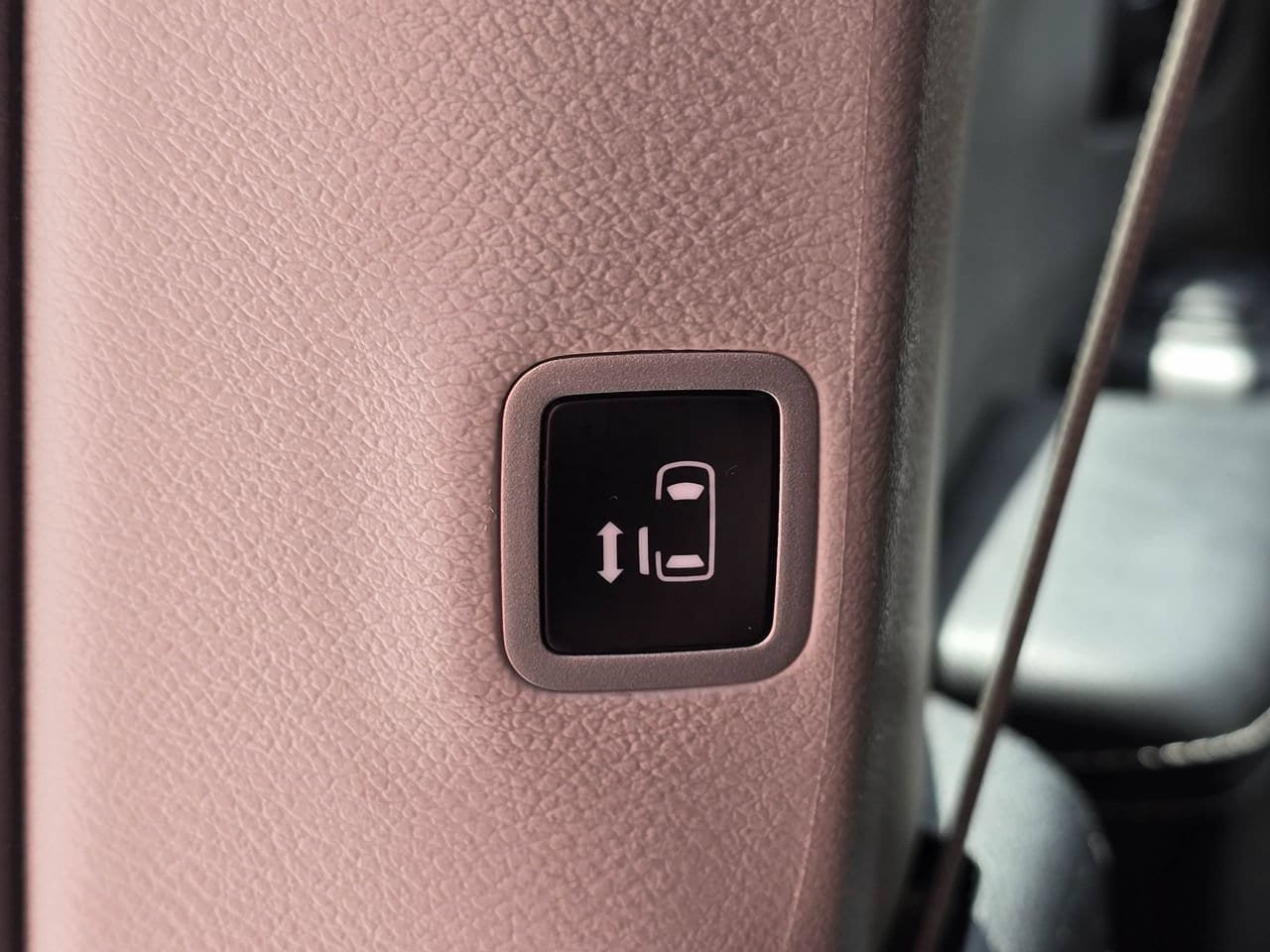 Used 2023 Chrysler Voyager LX FWD image 33