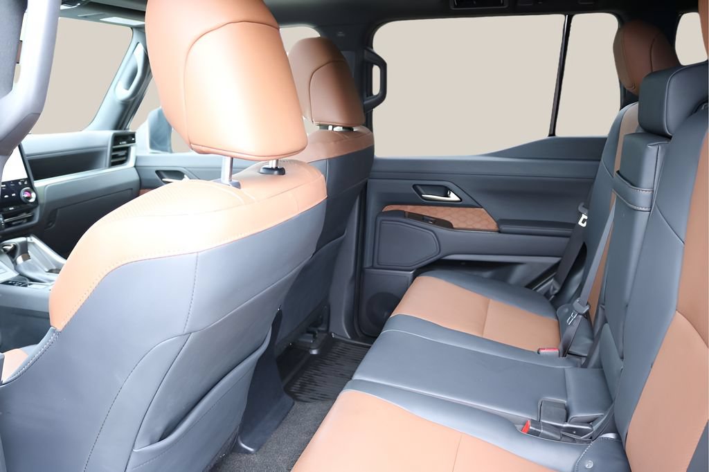 Used 2025 Lexus GX 550 w/ Cold Area Package AWD/4WD image 16