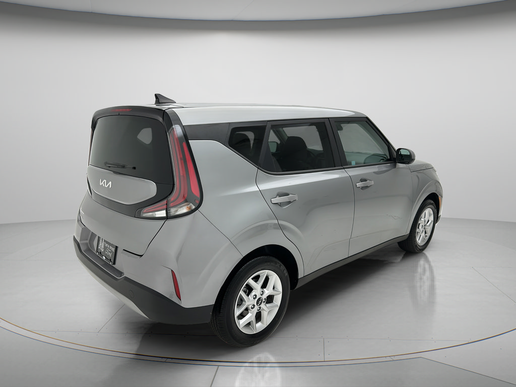 Used 2025 Kia Soul LX w/ LX Technology Package FWD image 5