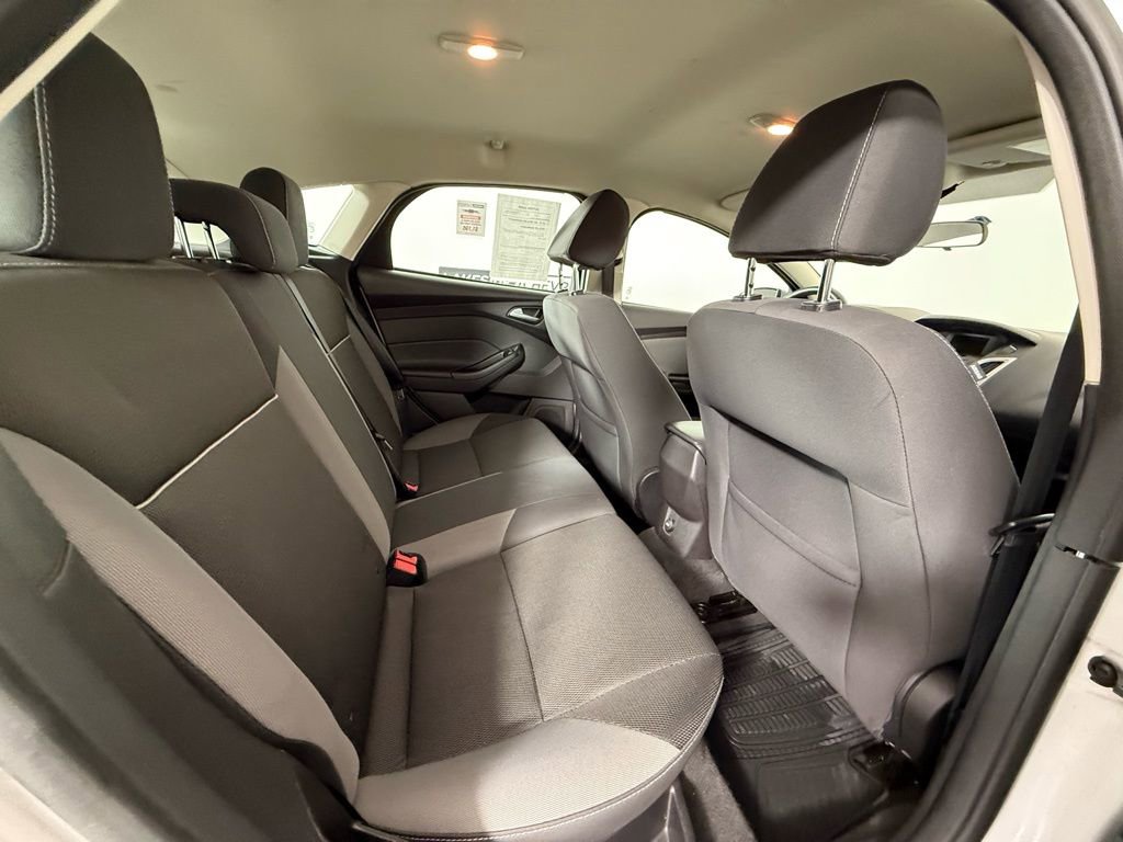 Used 2014 Ford Focus SE w/ SE Winter Package image 15