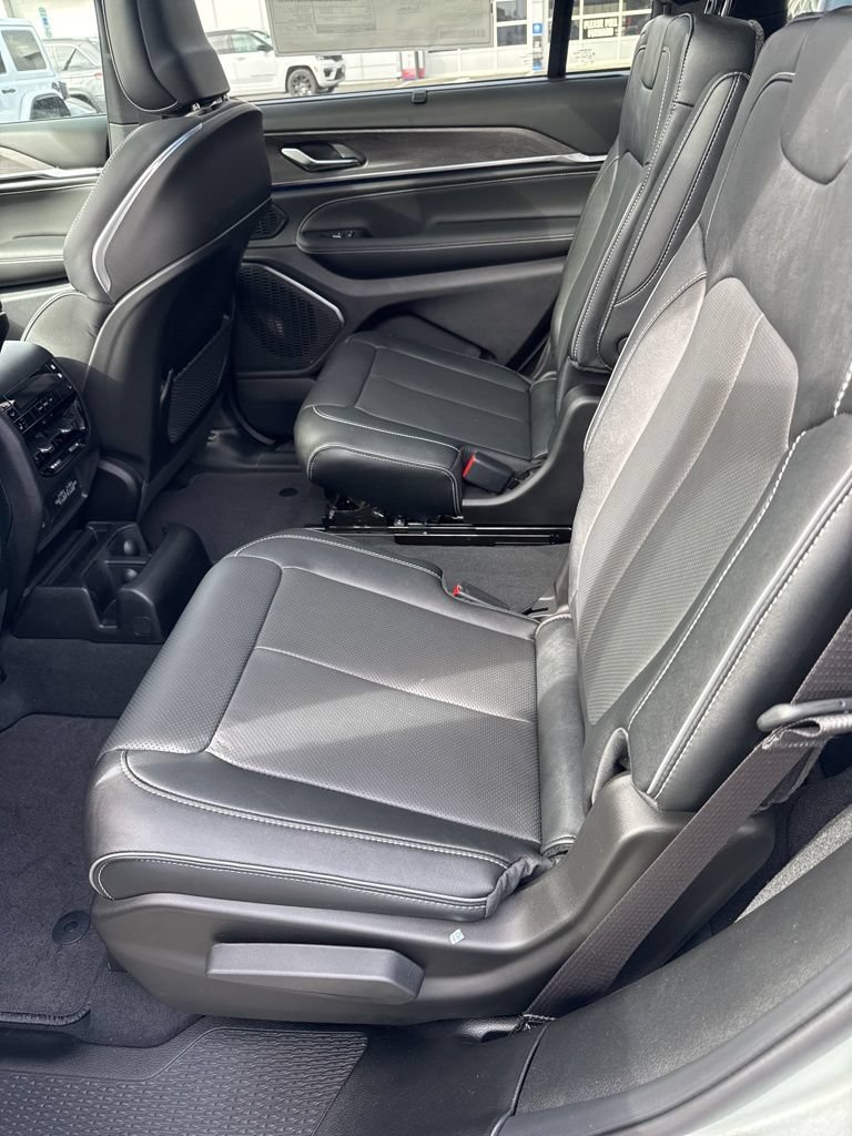 New 2025 Jeep Grand Cherokee L Overland w/ Luxury Tech Group IV AWD/4WD image 13
