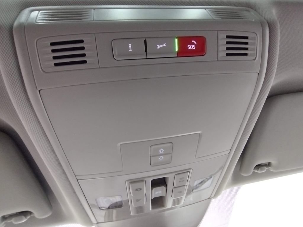 New 2025 Volkswagen Taos SE image 30