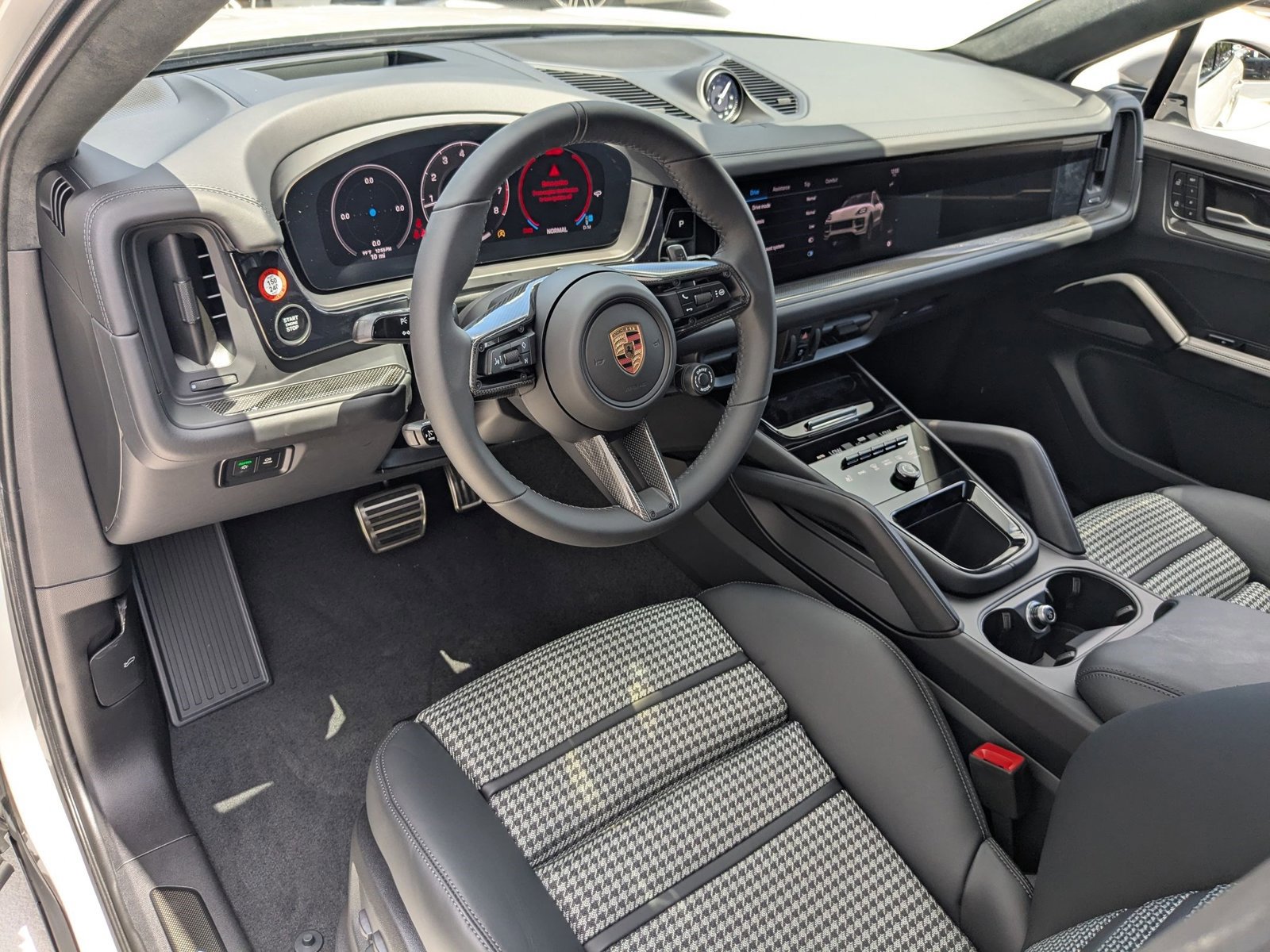 New 2026 Porsche Cayenne GTS image 4