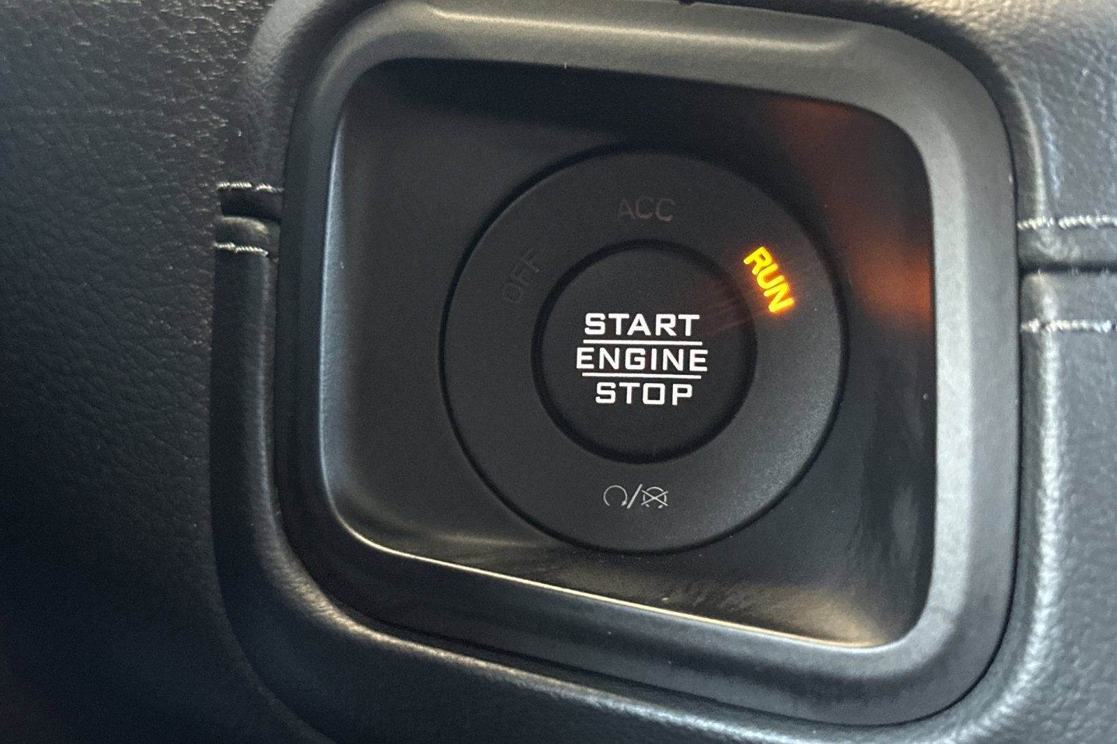 Used 2024 Jeep Wrangler Unlimited Sahara AWD/4WD image 21