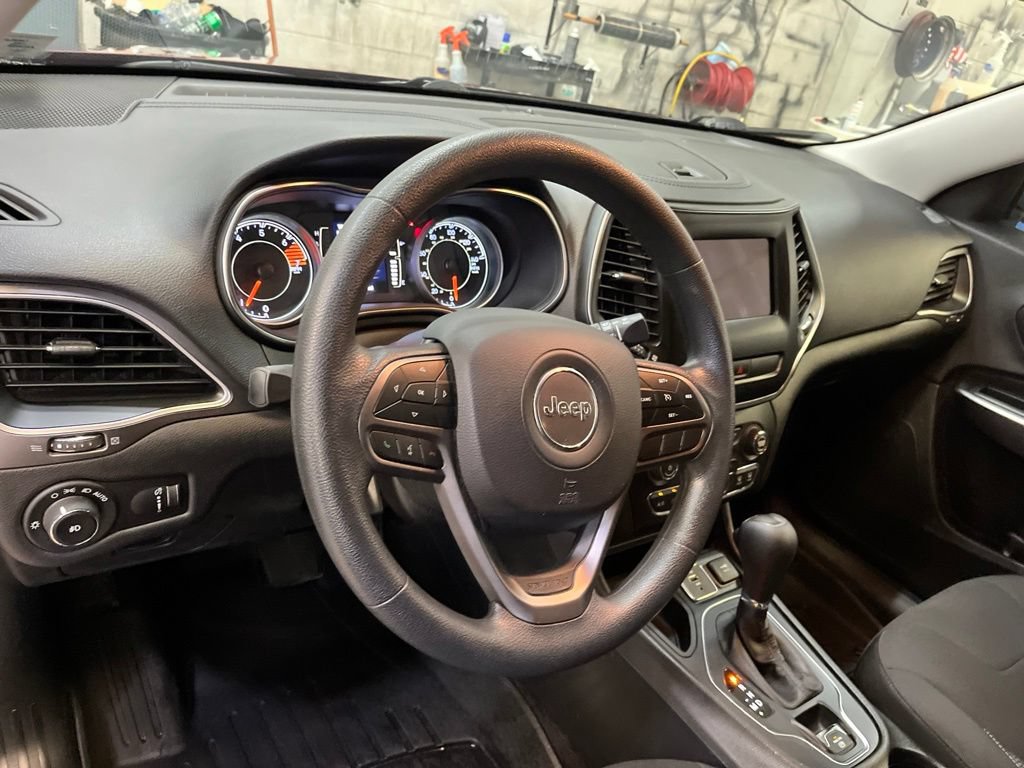 Used 2019 Jeep Cherokee Latitude w/ Popular Appearance Group FWD image 12