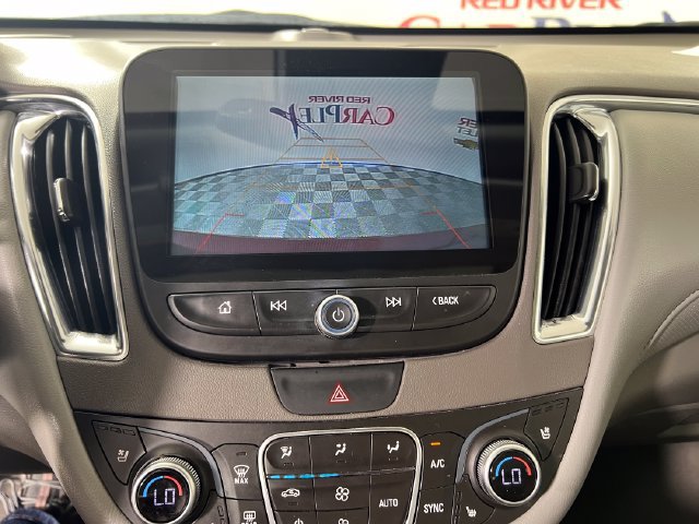 Used 2018 Chevrolet Malibu Premier w/ Premier Sun and Wheel Package FWD image 20