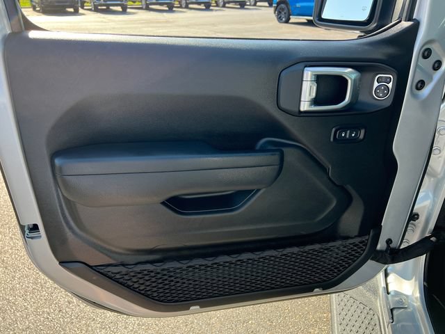Certified 2024 Jeep Gladiator Sport AWD/4WD image 10