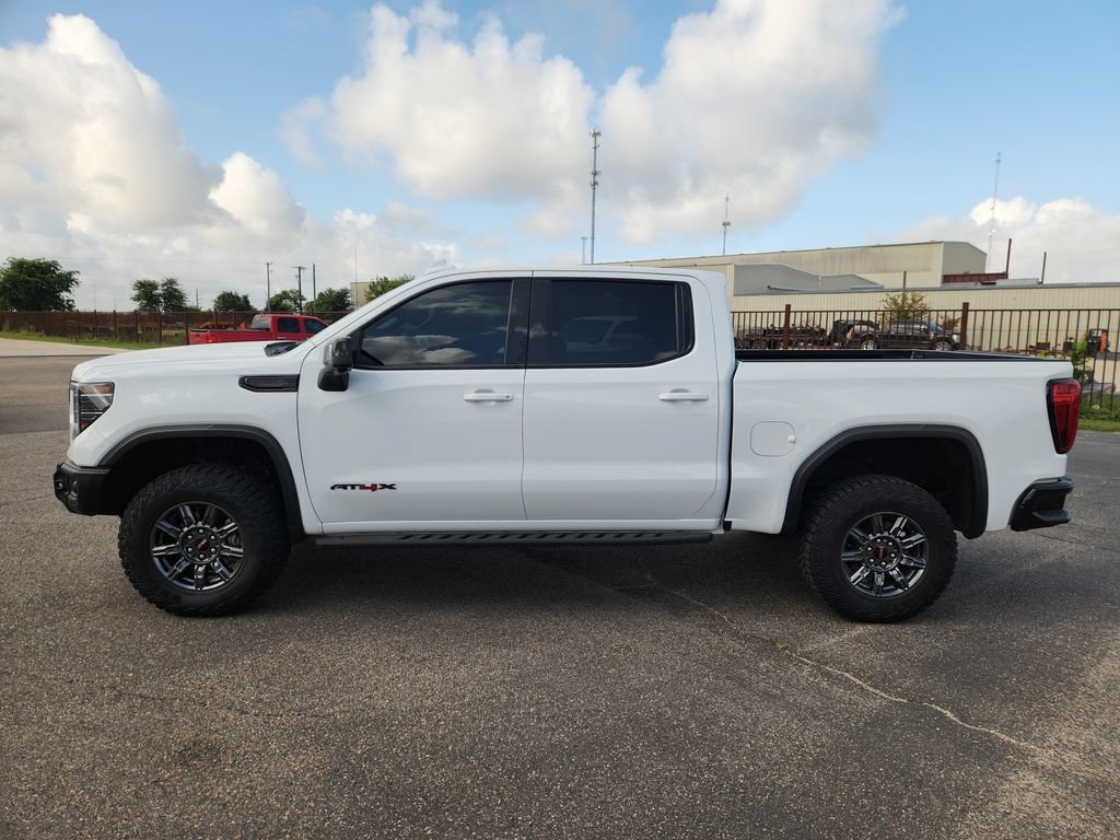 Used 2026 GMC Sierra 1500 AT4X w/ LPO, Black Badging Package AWD/4WD image 5