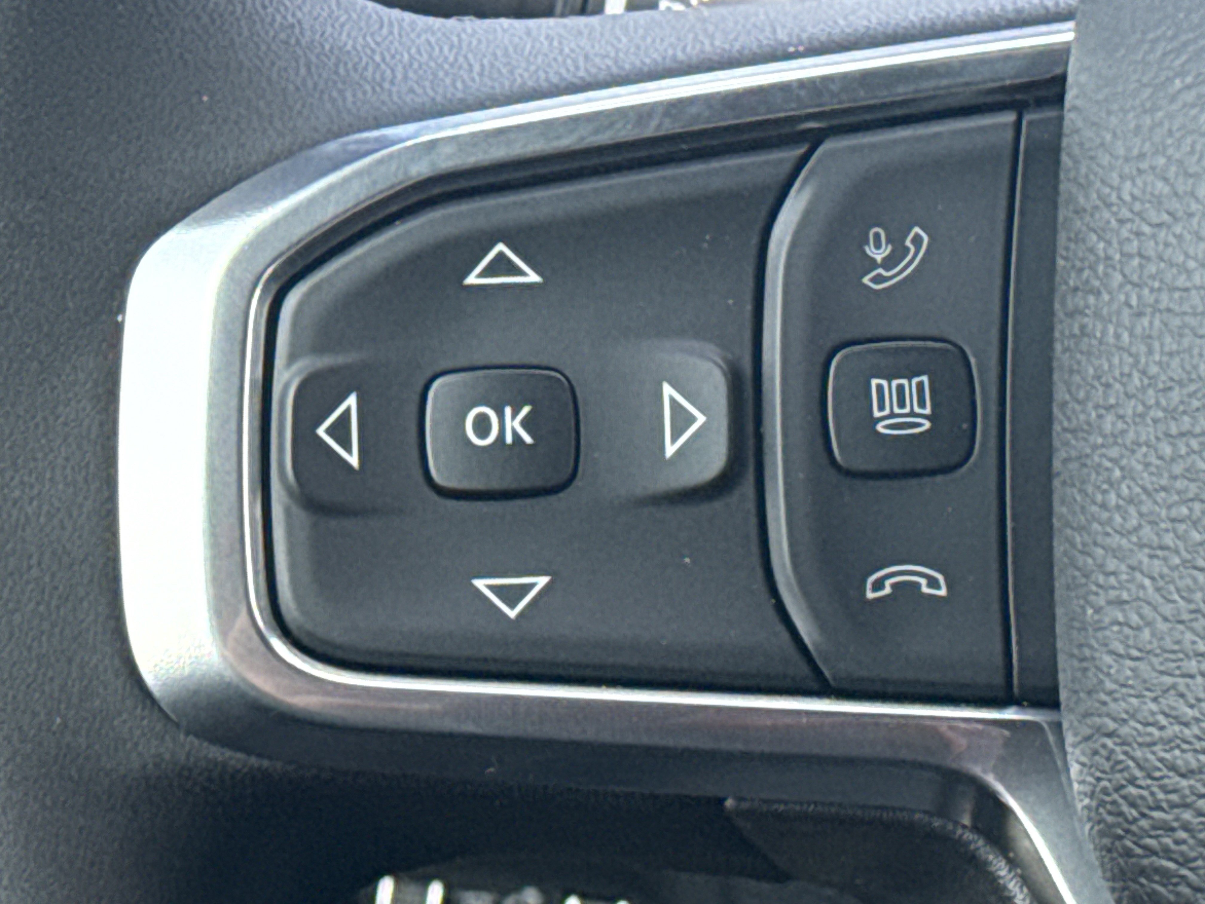 New 2026 RAM 3500 Laramie AWD/4WD image 19