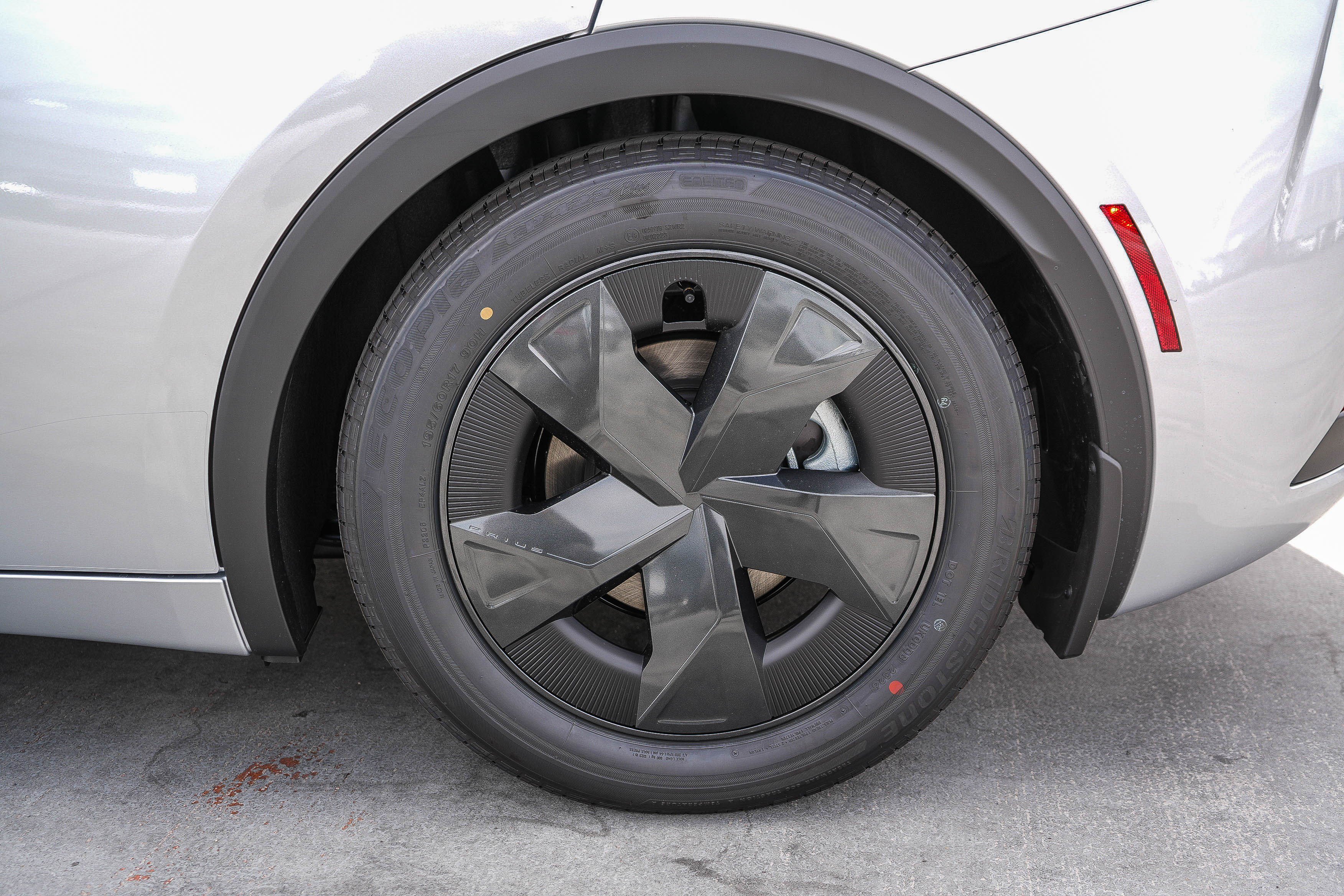 New 2027 Toyota Prius LE FWD image 11