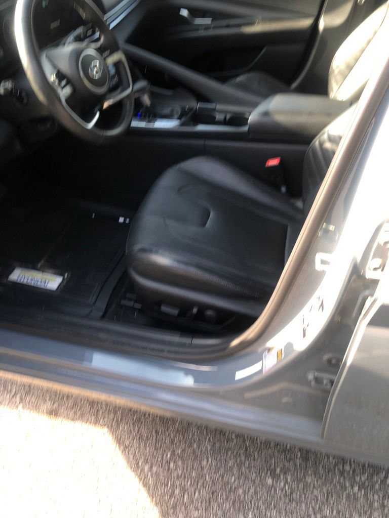 Used 2022 Hyundai Elantra Limited FWD image 5