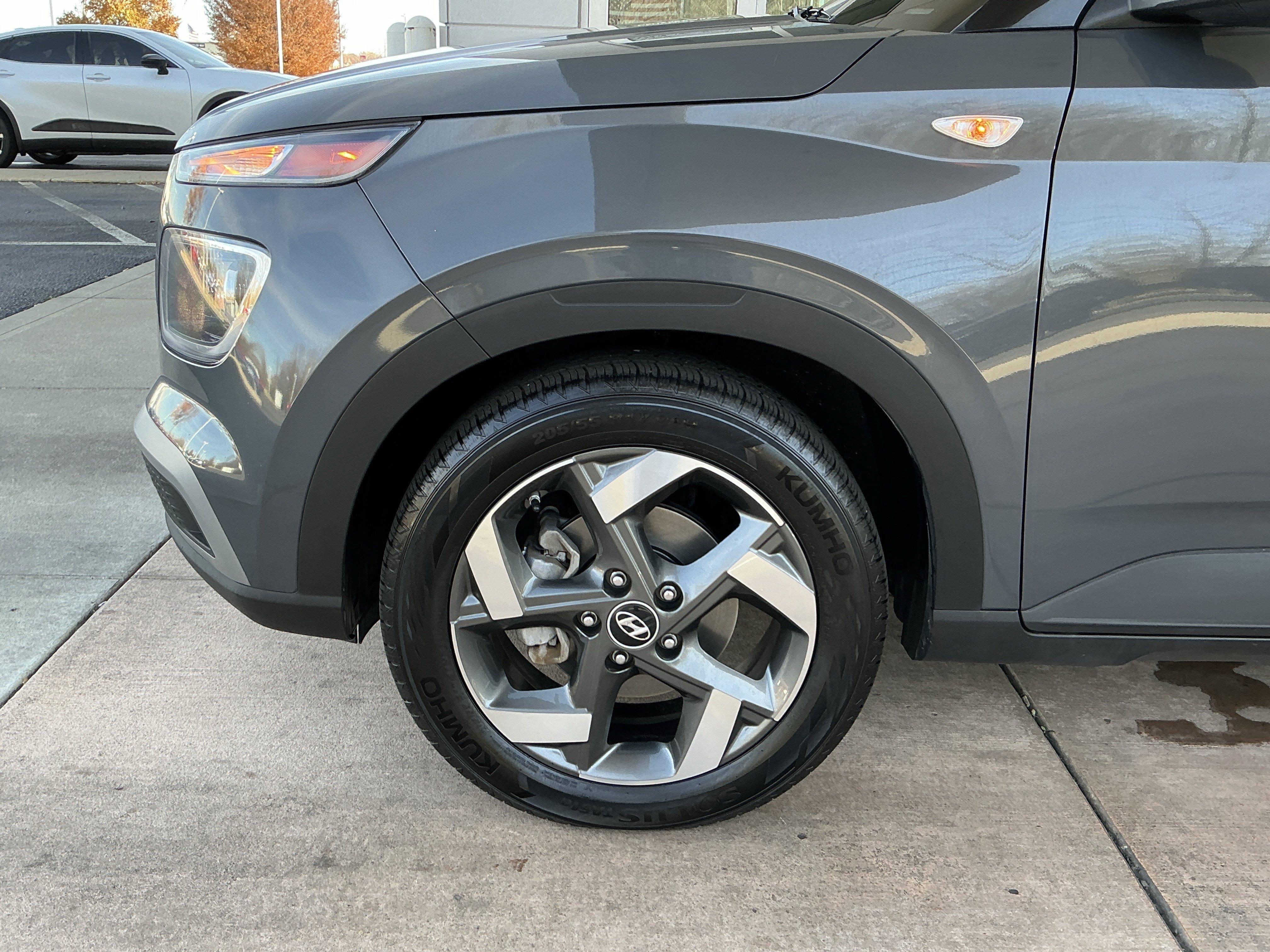 Used 2023 Hyundai Venue SEL image 25