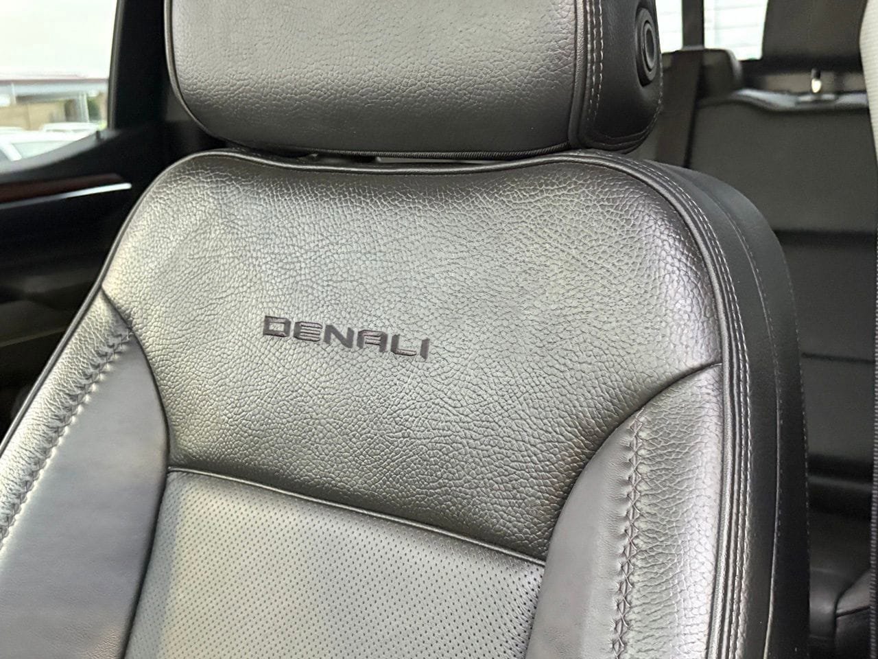 Used 2025 GMC Sierra 1500 Denali w/ Technology Package AWD/4WD image 41