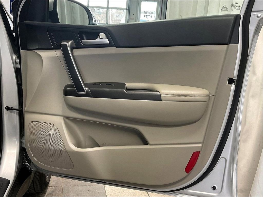 Used 2020 Kia Sportage LX AWD/4WD image 12