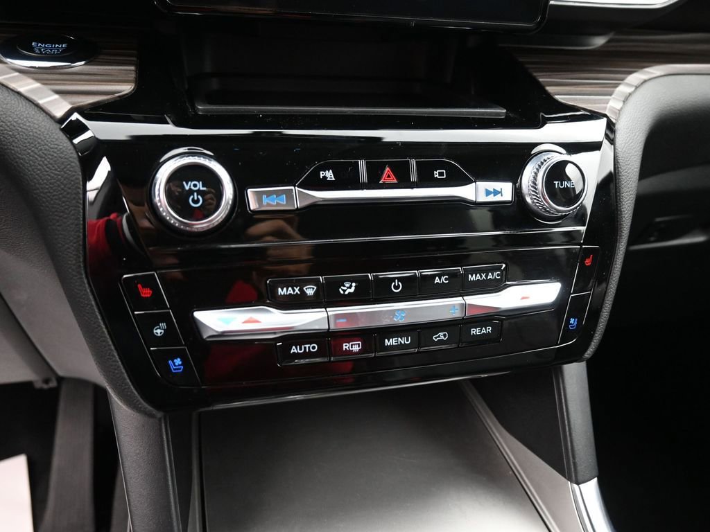 Used 2023 Ford Explorer Limited image 14