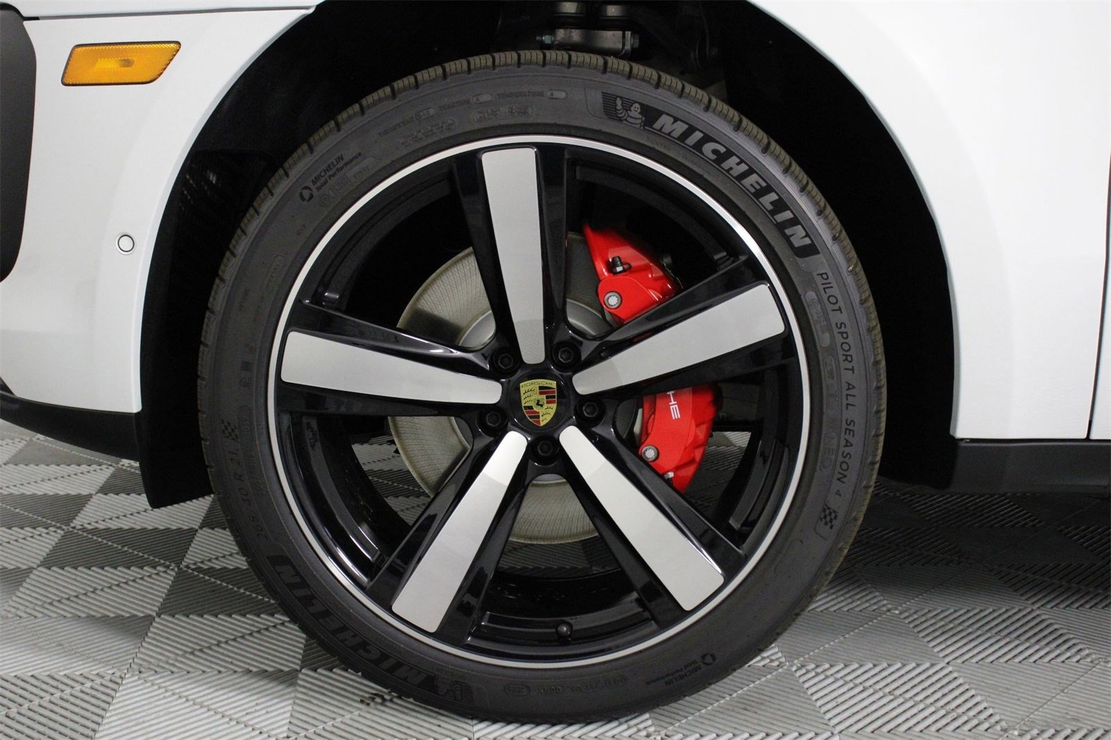 New 2025 Porsche Macan S image 17