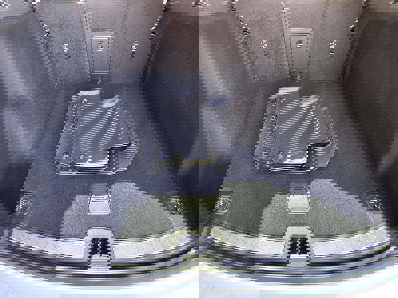 Certified 2023 Volvo XC60 B5 Plus w/ Climate Package image 17