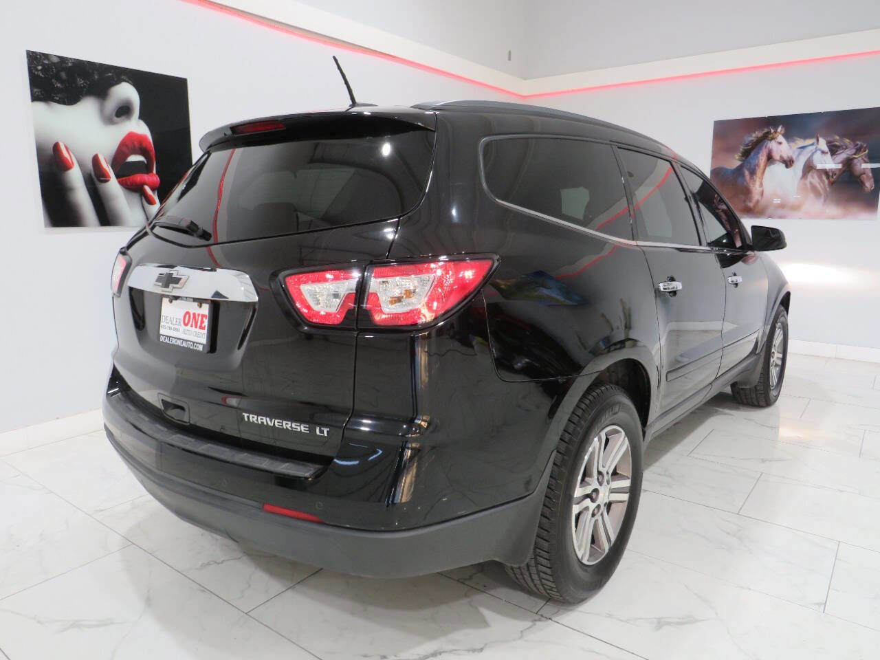 Used 2016 Chevrolet Traverse LT w/ Traveler's Package image 3