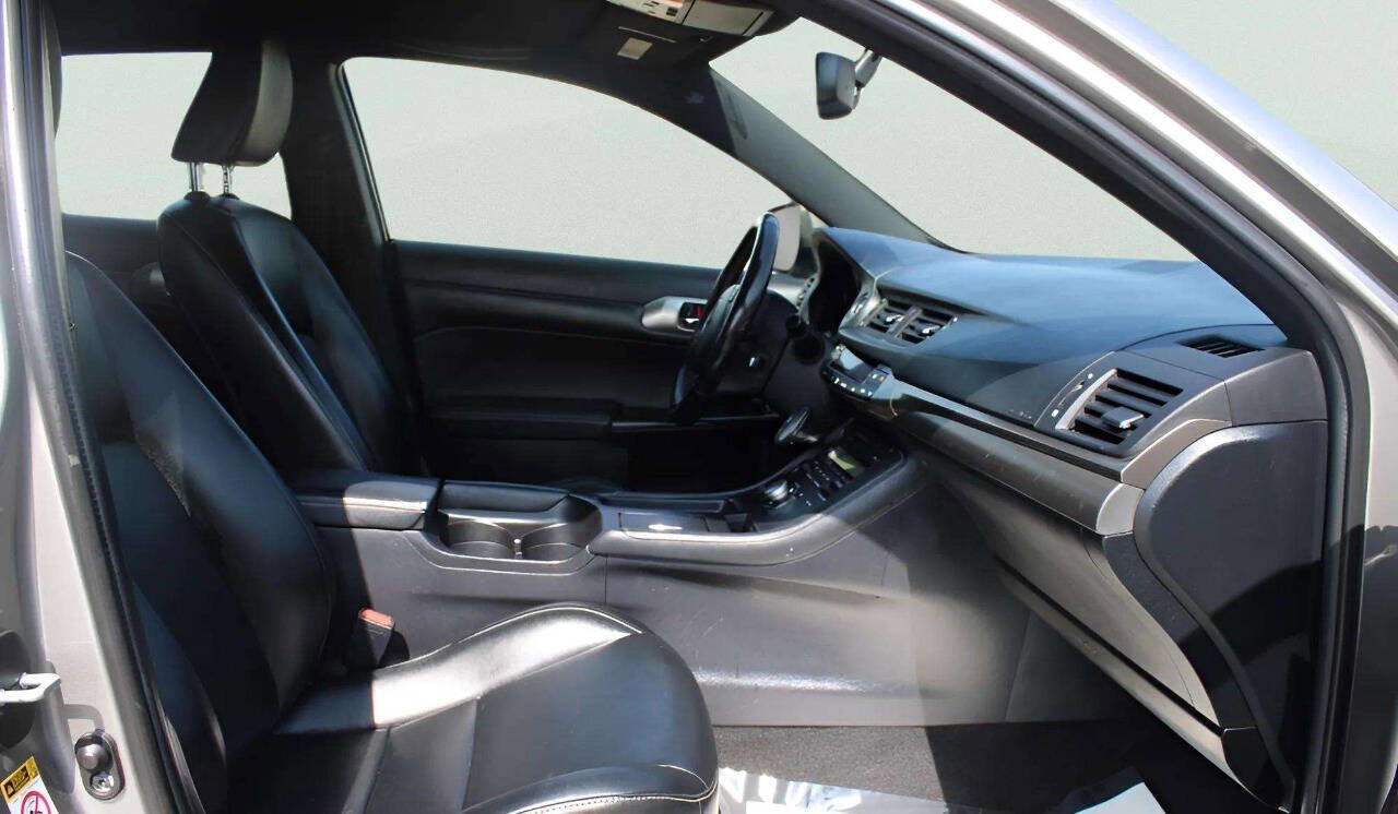 Used 2017 Lexus CT 200h image 16