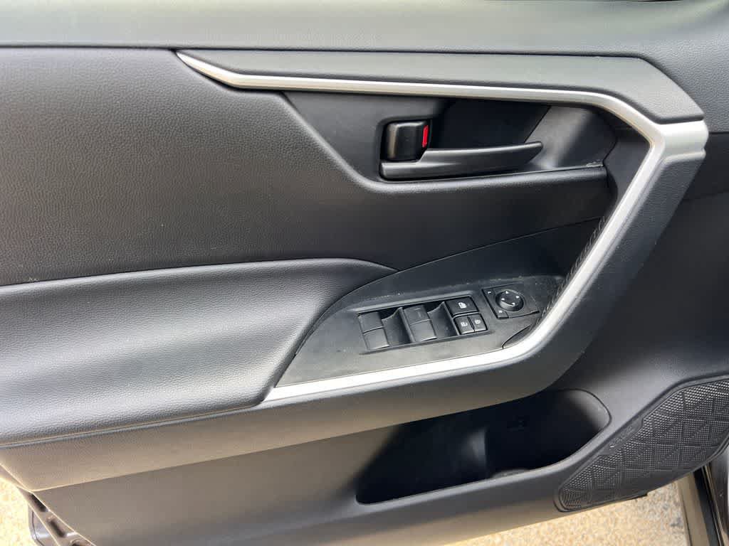 Used 2024 Toyota RAV4 LE AWD/4WD image 10
