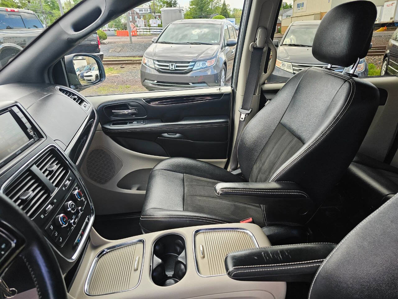 Used 2019 Dodge Grand Caravan SXT image 9