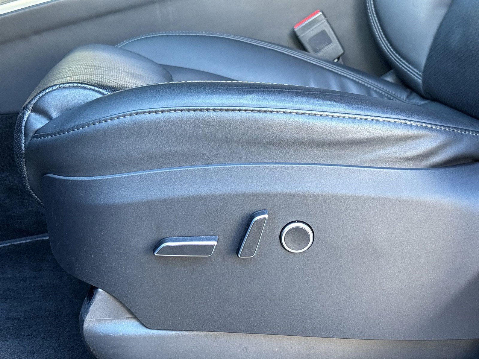 Used 2022 Tesla Model X image 14