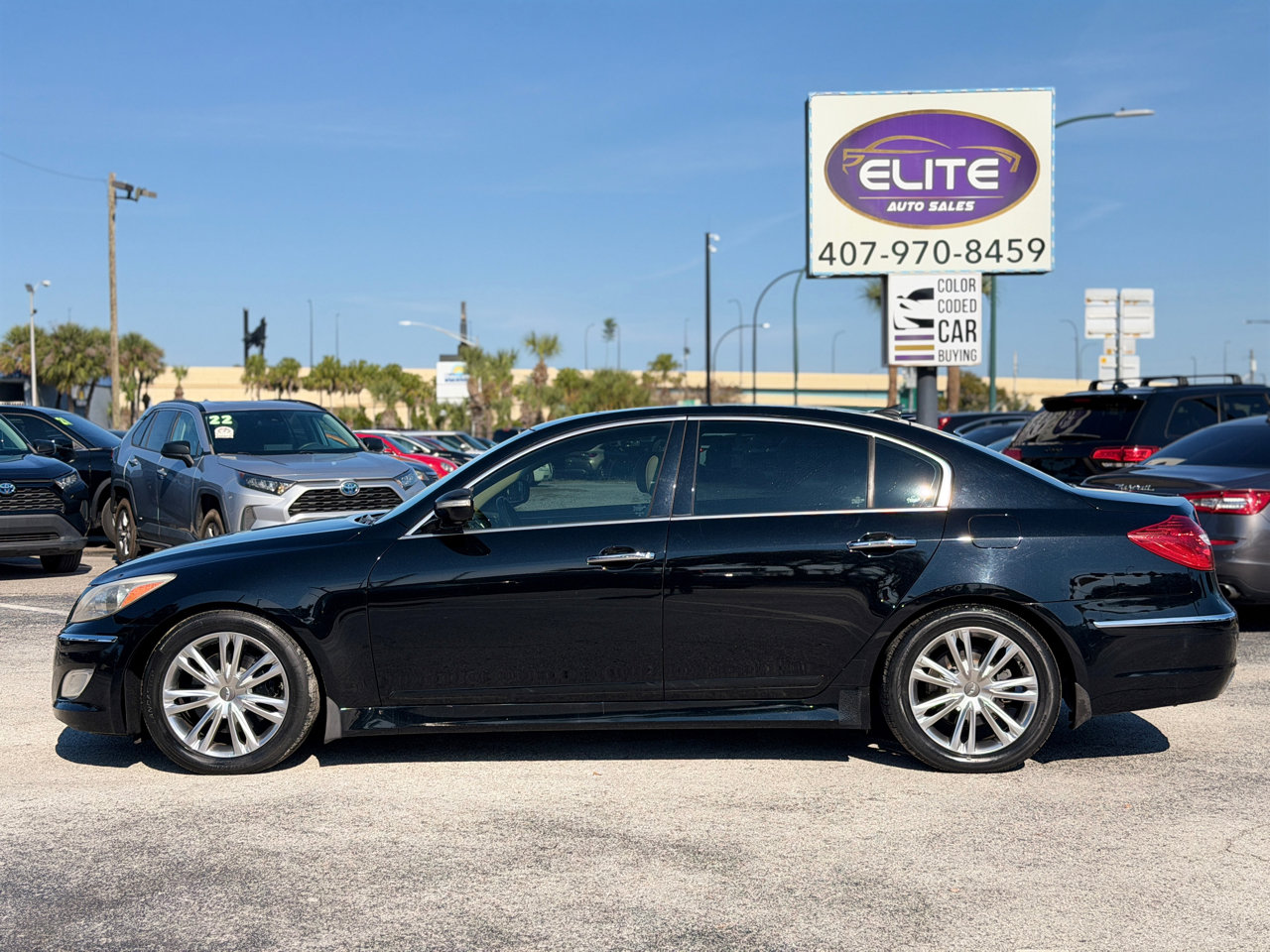 Used 2013 Hyundai Genesis 3.8 w/ Premium Pkg image 2