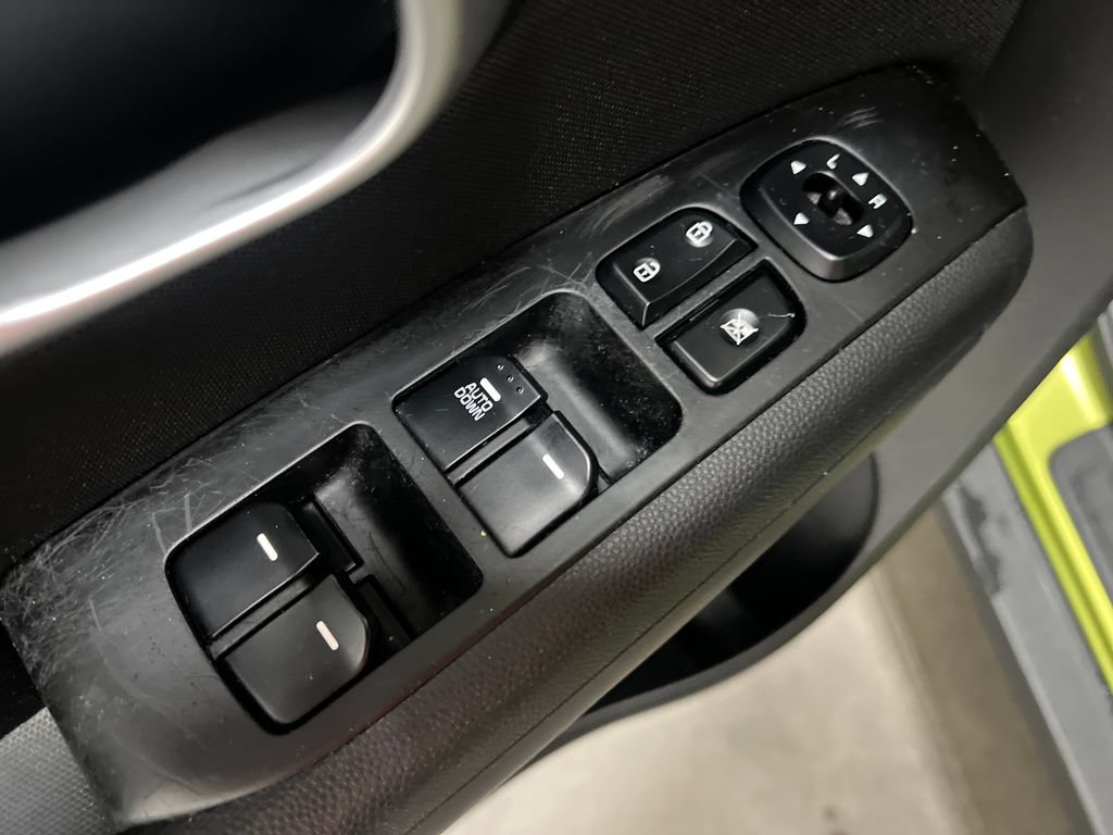 Used 2015 Kia Soul FWD image 12