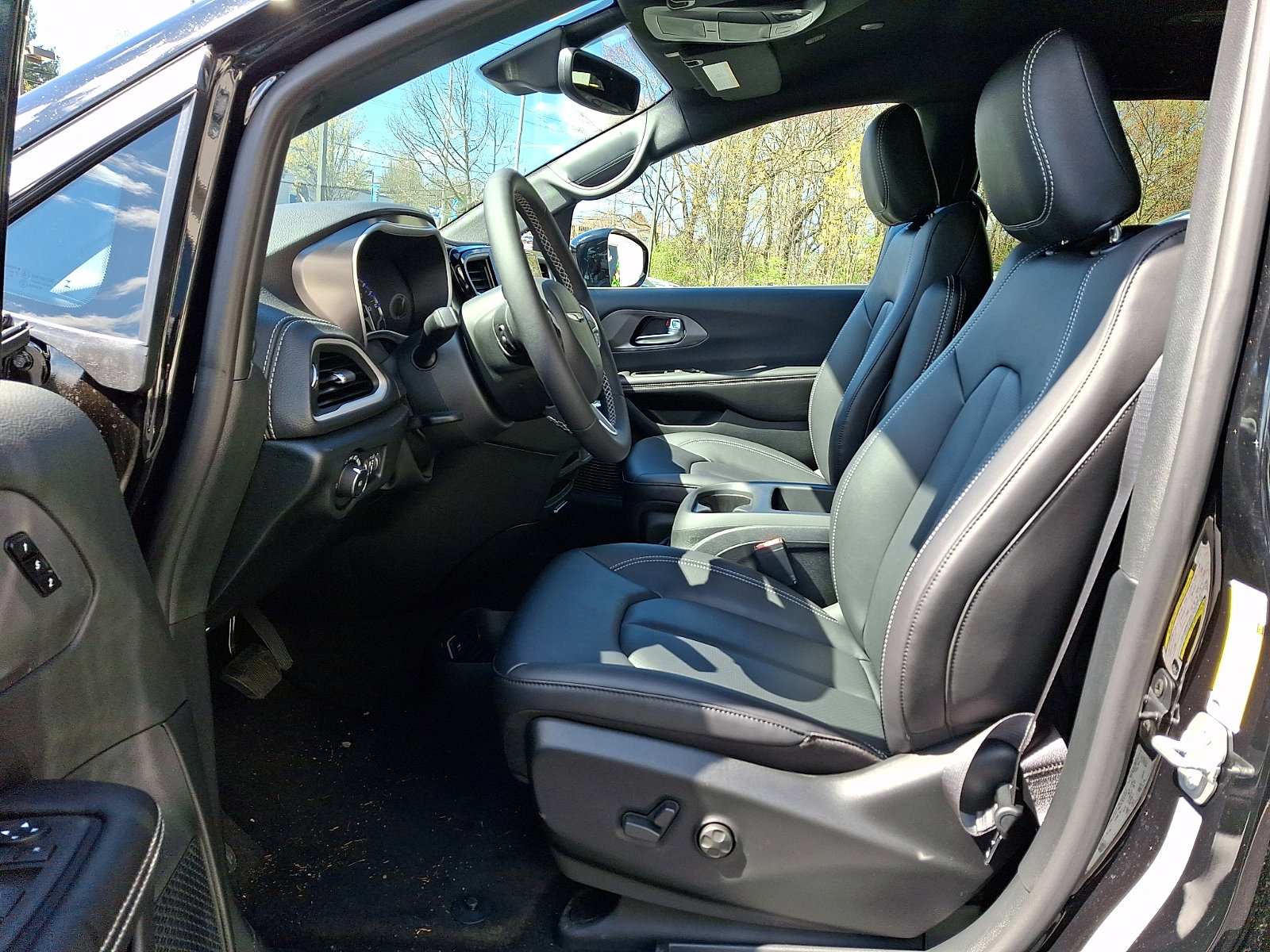 New 2026 Chrysler Pacifica Select FWD image 9