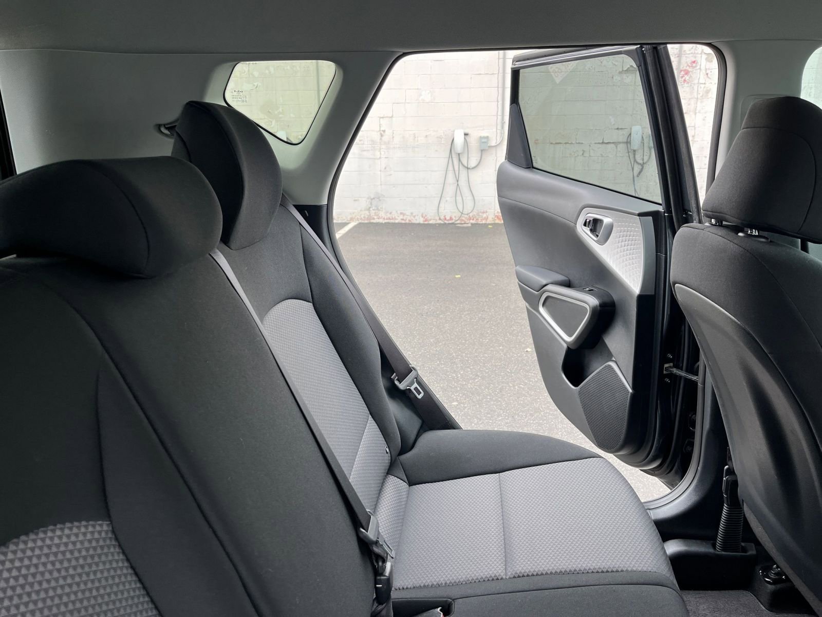 Used 2025 Kia Soul LX w/ LX Technology Package FWD image 35