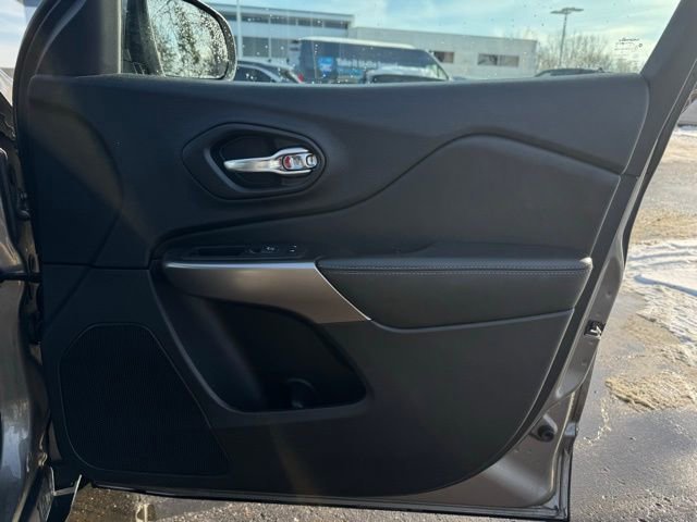 Used 2021 Jeep Cherokee Latitude Lux w/ Comfort/Convenience Group image 15