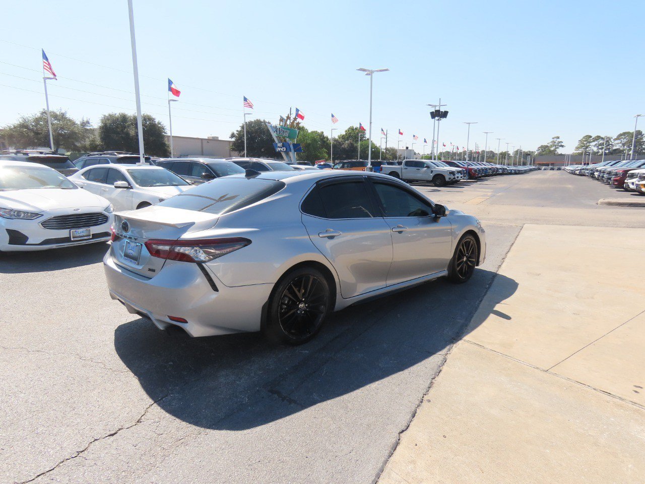Used 2021 Toyota Camry XSE FWD image 11