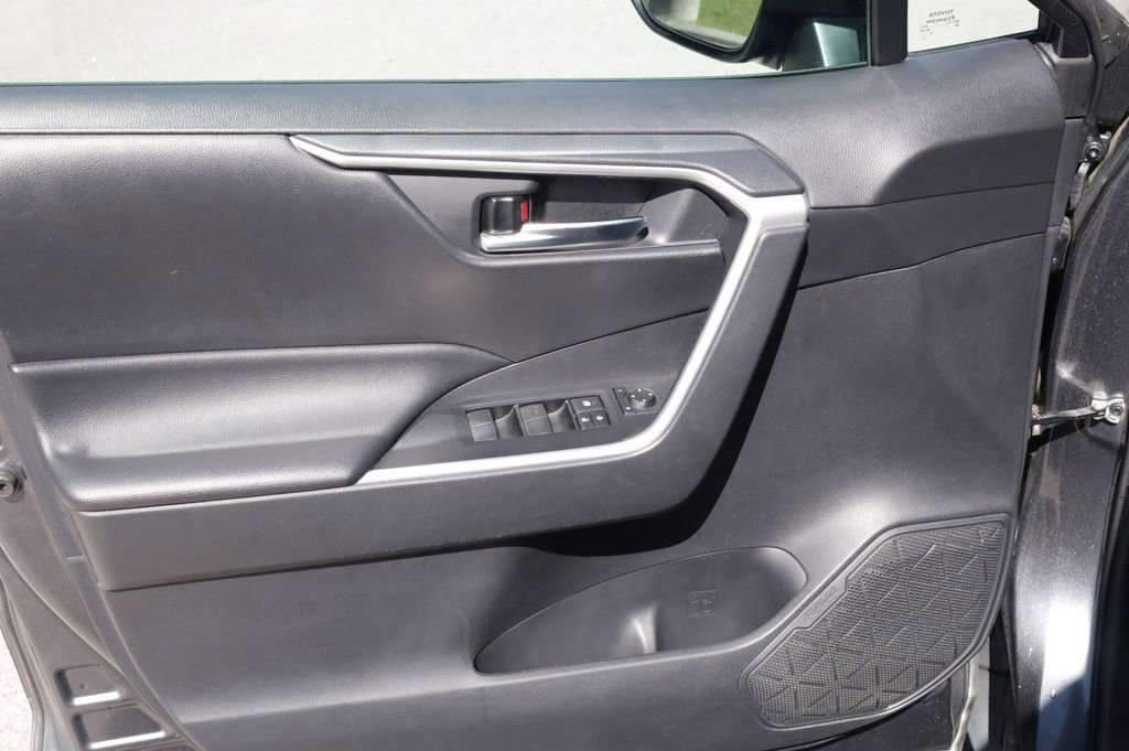 Used 2020 Toyota RAV4 XLE w/ Convenience Package image 26