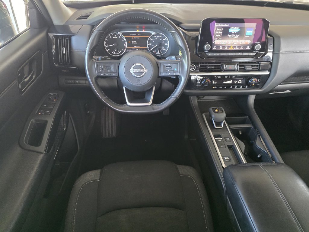 Used 2024 Nissan Pathfinder SV FWD image 9