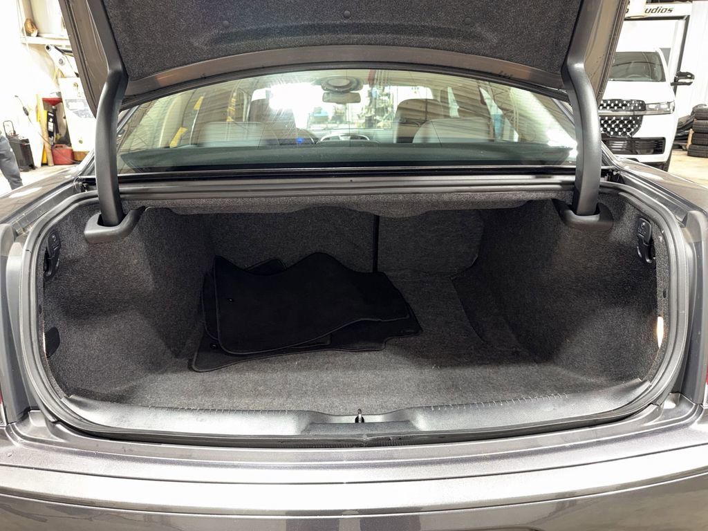 Used 2021 Chrysler 300 Touring L image 21