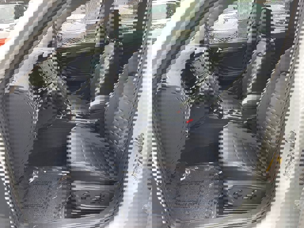 Certified 2023 Volkswagen Jetta SE w/ Panoramic Sunroof Package image 16