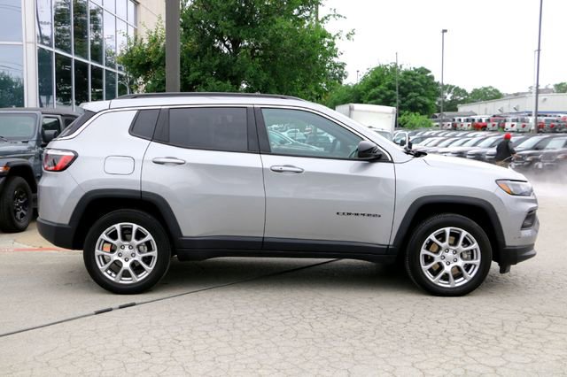 Used 2023 Jeep Compass Latitude AWD/4WD image 4