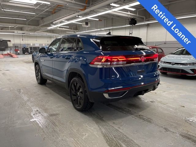 New 2025 Volkswagen Atlas Cross Sport SE w/ Panoramic Sunroof Package image 2
