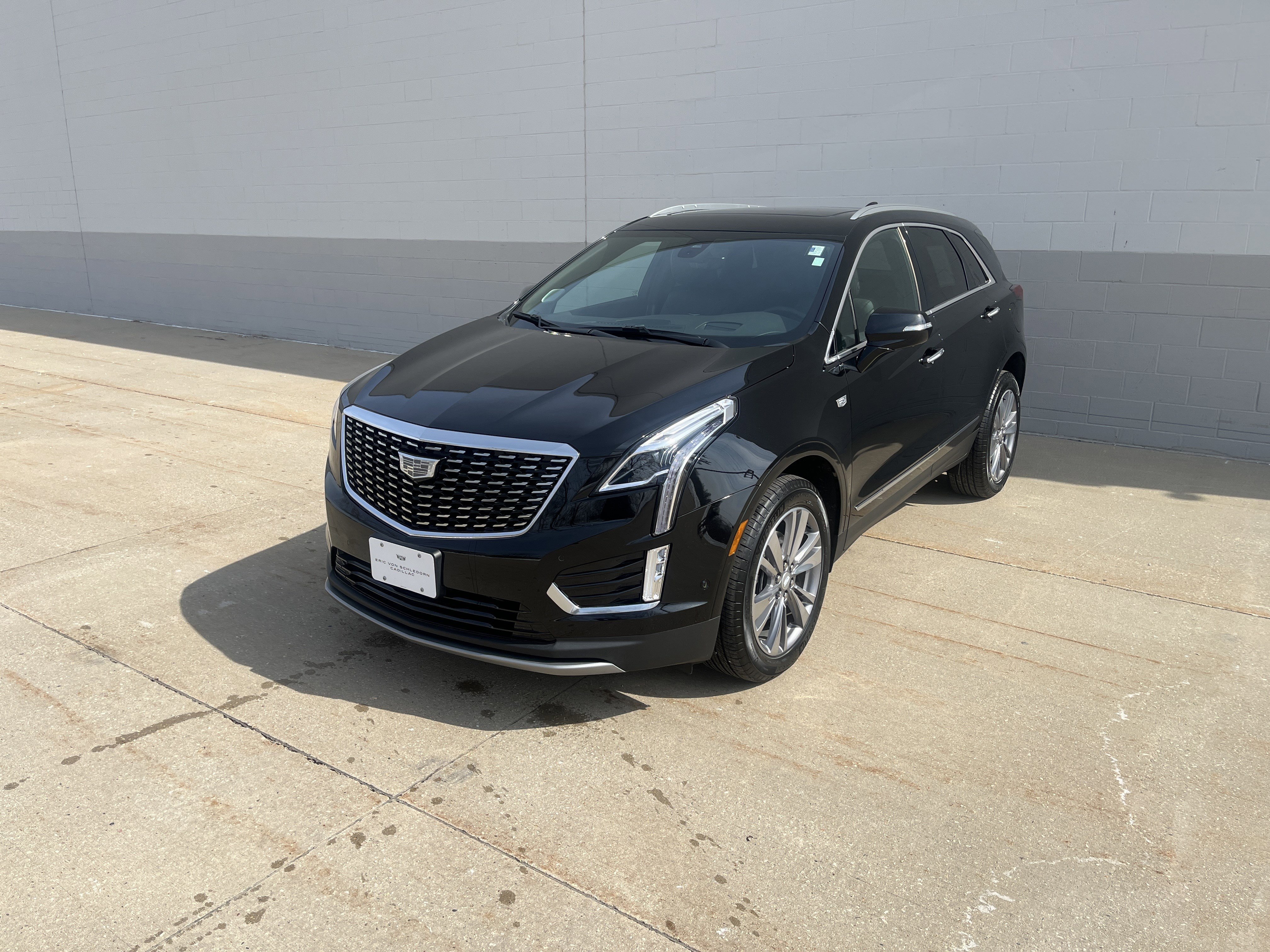 Used 2025 Cadillac XT5 Premium Luxury w/ Technology Package AWD/4WD image 1