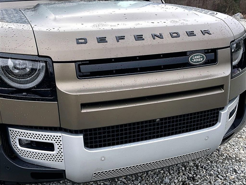 Used 2024 Land Rover Defender 110 SE image 26
