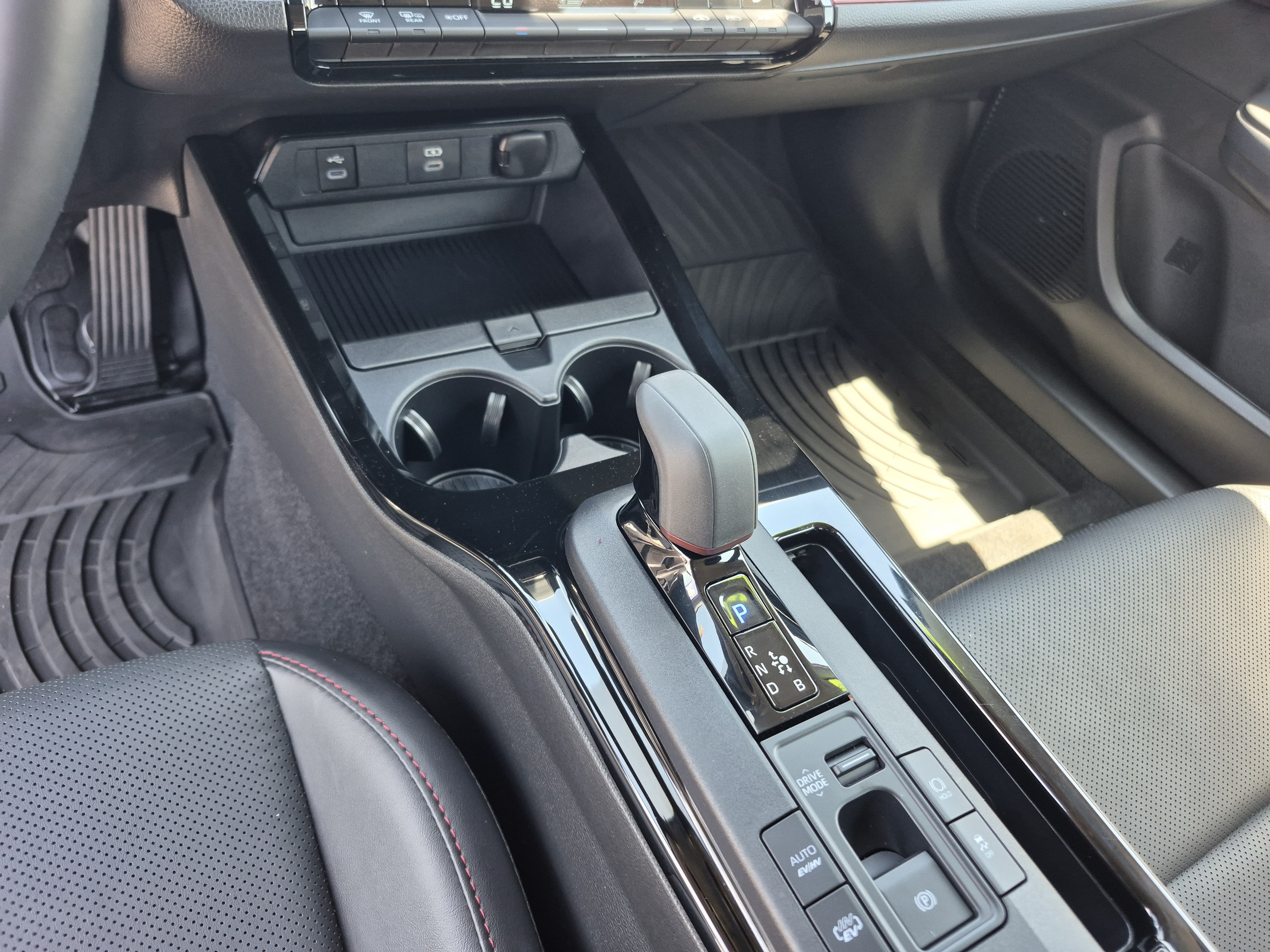 Used 2026 Toyota Prius Plug-In Hybrid FWD image 12