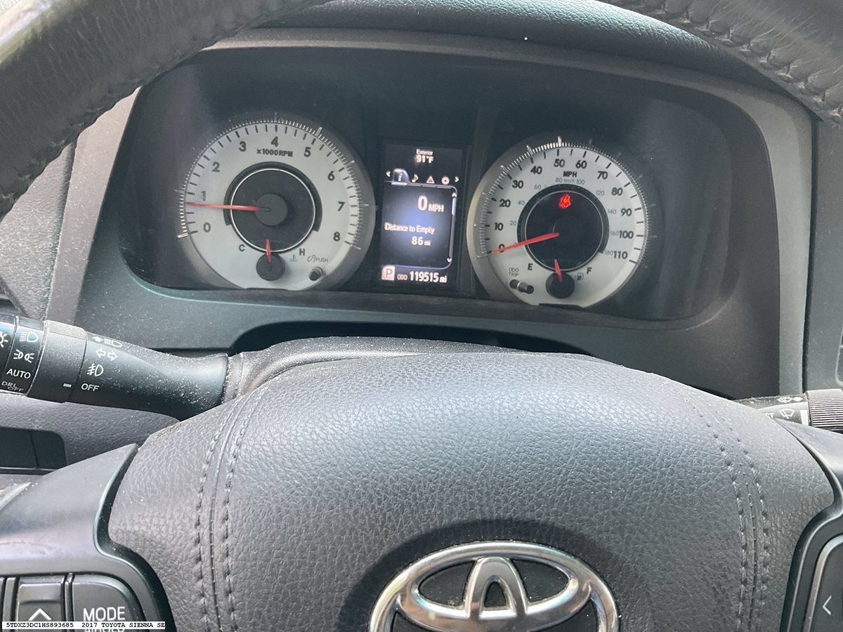 Used 2017 Toyota Sienna SE FWD image 9