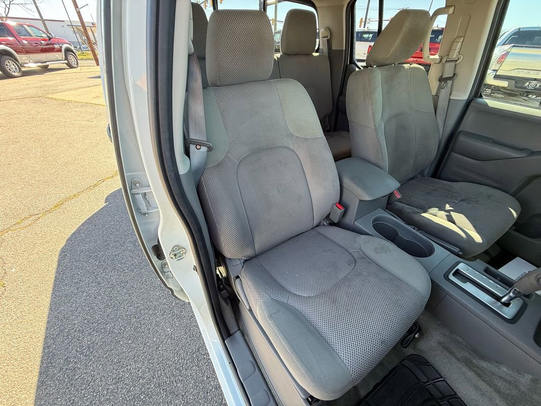 Used 2016 Nissan Frontier SV image 23