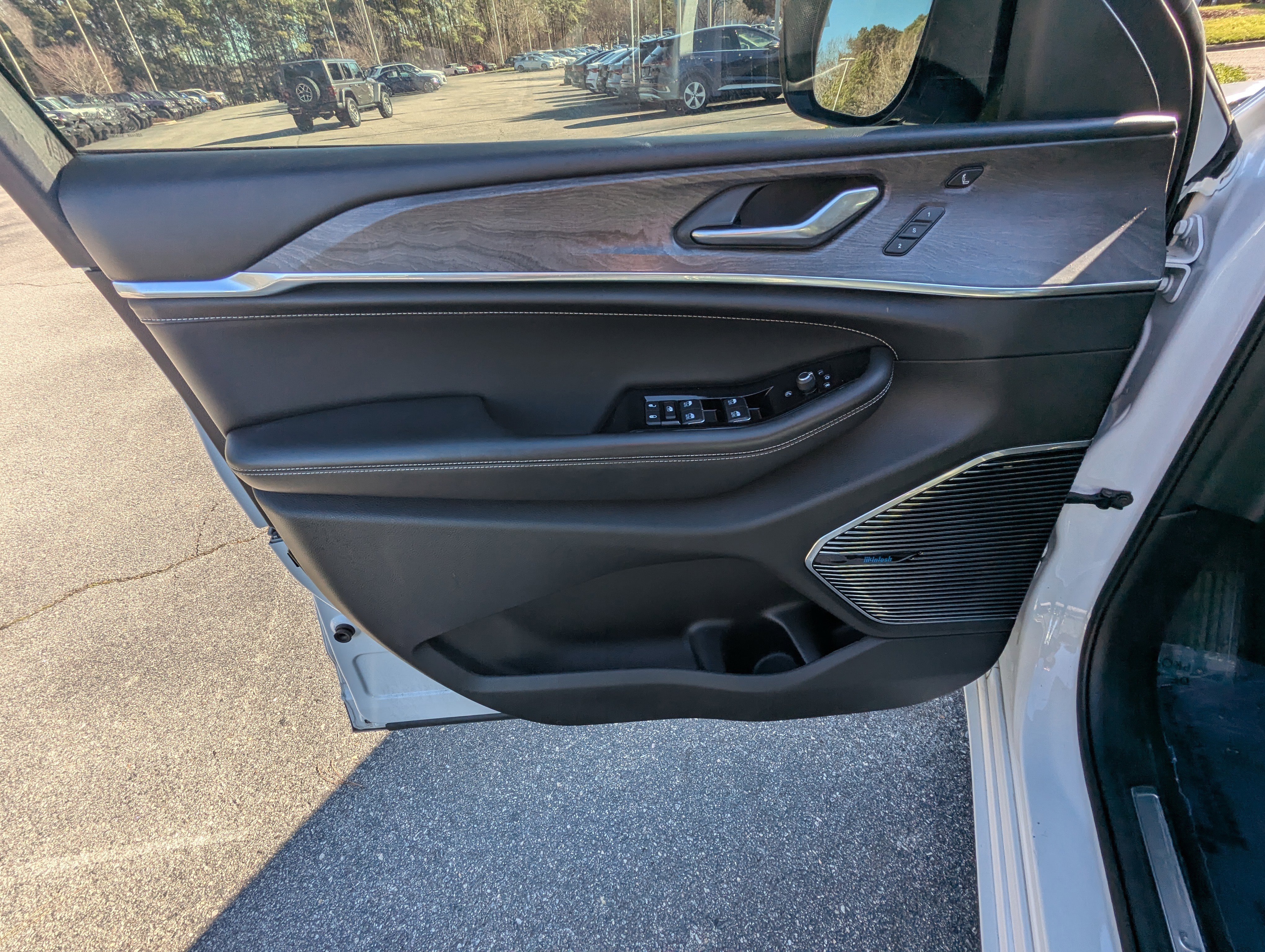 Certified 2022 Jeep Grand Cherokee L Overland w/ Advanced Protech Group III image 18