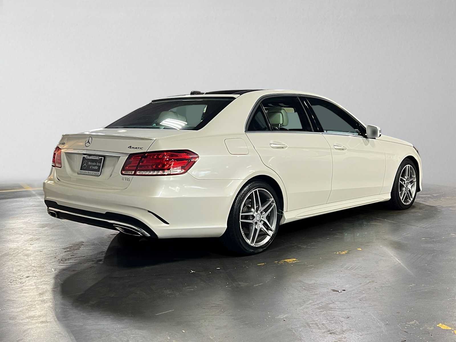 Used 2015 Mercedes-Benz E 400 4MATIC Sedan image 3