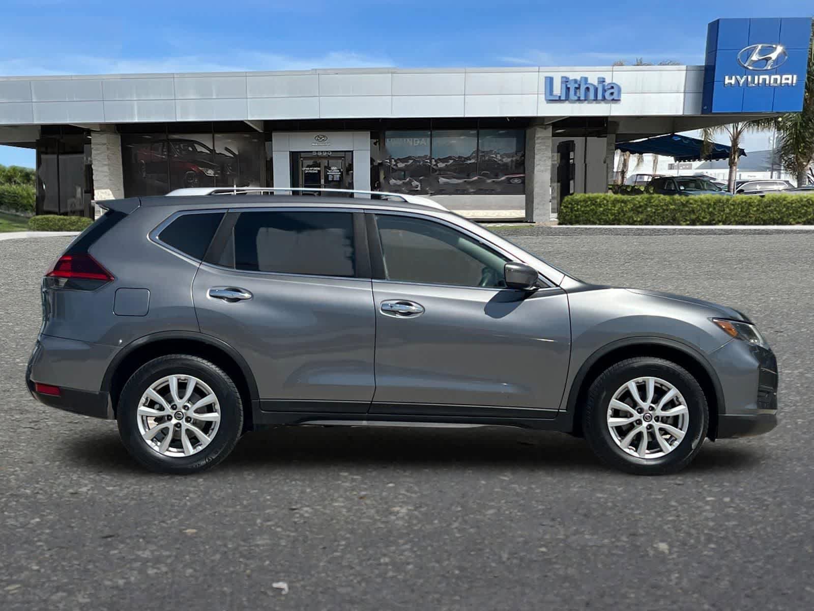 Used 2019 Nissan Rogue SV FWD image 9