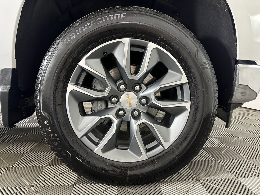 Used 2025 Chevrolet Silverado 1500 LT AWD/4WD image 29