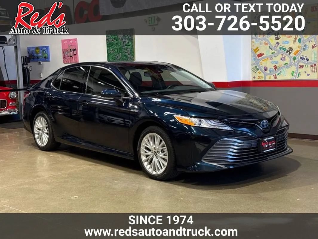 Used 2020 Toyota Camry XLE FWD image 1