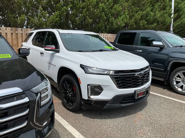 Used 2023 Chevrolet Traverse Premier w/ Redline Edition FWD image 1