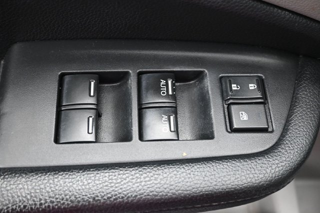 Used 2016 Honda Pilot Touring image 14